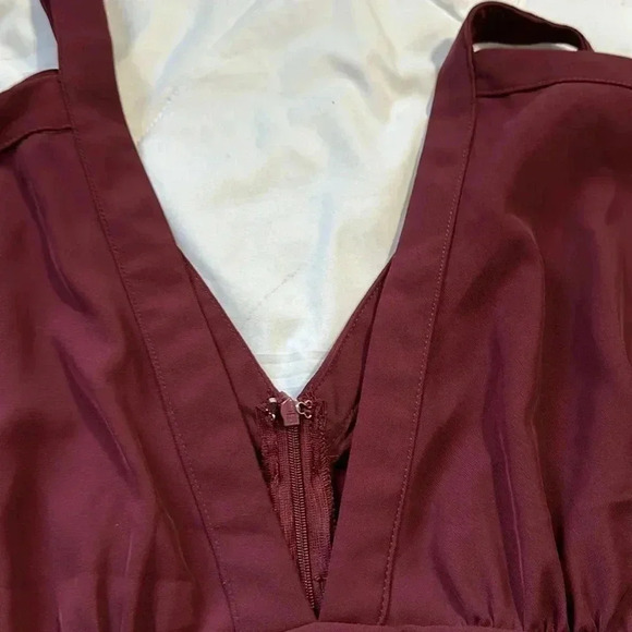 Tobi V plunge neck open shoulder burgundy romper size medium - Picture 2 of 7